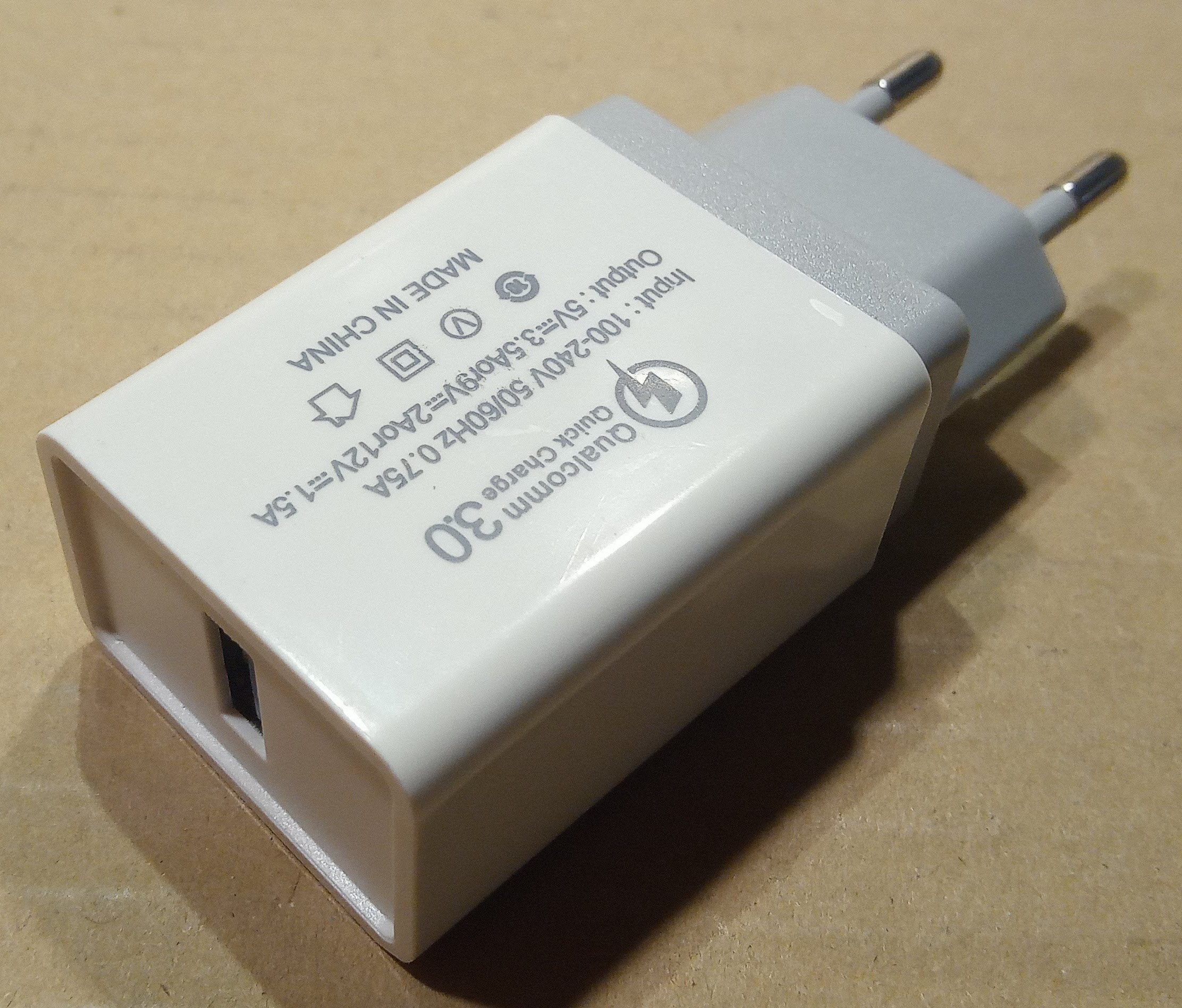 5v 2.5 A 9v 2a 12v 1.5 A 5V 3,5A, 9V 2A, 12V 1,5A USB, adapter - Árwill Elektronic