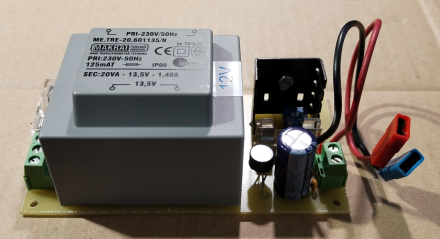 12V, 1,48A, szabályozható adapter