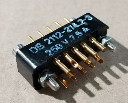 DS2112-214 csatlakozó apa