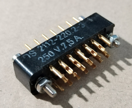 DS2112-220 csatlakozó apa