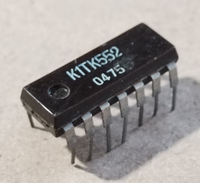 К1ТК552 = SN7474, integrált áramkör