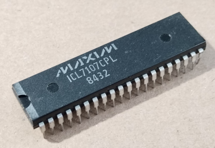 ICL7107CPL, integrált áramkör