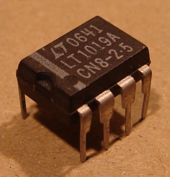 LT1019CN8-2,5, integrált áramkör