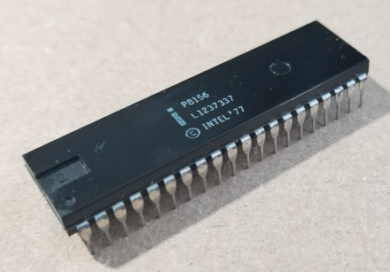 P8156, integrált áramkör