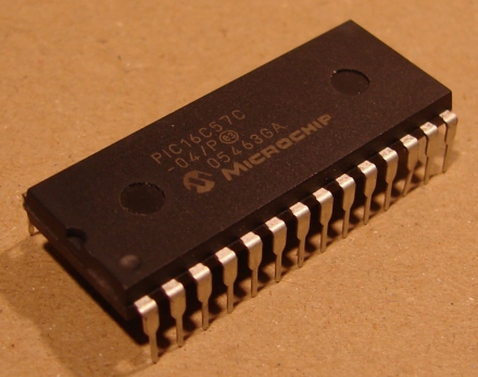 PIC16C57C-04/P, mikrokontroller