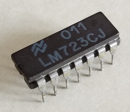 LM723CJ, stabilizátor