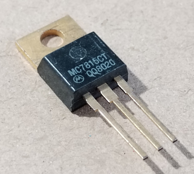 MC7815CT, stabilizátor