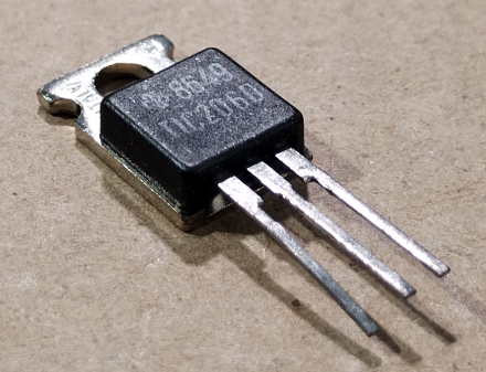 TIC206D, triak