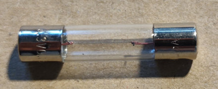 PILOT izzó, 6,3V, 250mA