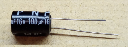 100uF, 16V, bipoláris elektrolit  kondenzátor