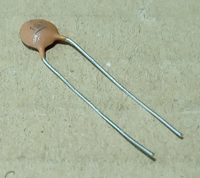 10nF, 100V, kerámia kondenzátor