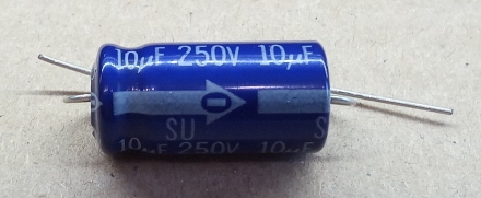 10uF, 250V, elektrolit kondenzátor