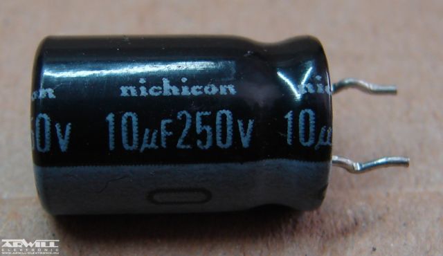 10uF, 250V, elektrolit kondenzátor