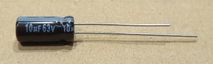 10uF, 63V, elektrolit kondenzátor