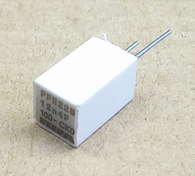 12,4nF, 100V, kondenzátor