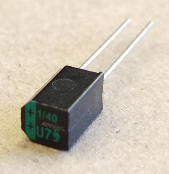 1uF, 40V, tantál kondenzátor