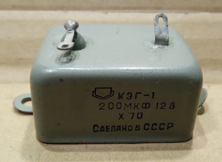 200uF, 12V, kondenzátor