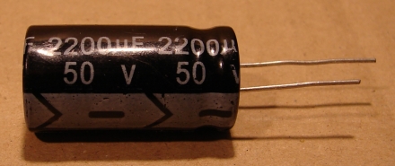 2200uF, 50V, elektrolit kondenzátor