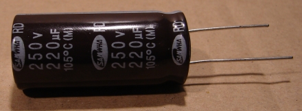 220uF, 250V, elektrolit kondenzátor