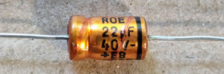 22uF, 40V, axiális elektrolit kondenzátor