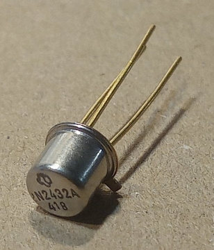 2N2432A, tranzisztor