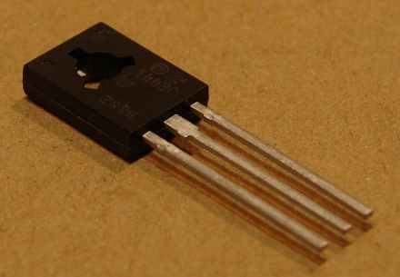 2SD882, tranzisztor