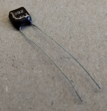 3,9nF, 100V, kondenzátor