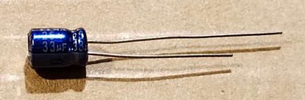 33uF, 25V, SUBMINI, elektrolit kondenzátor