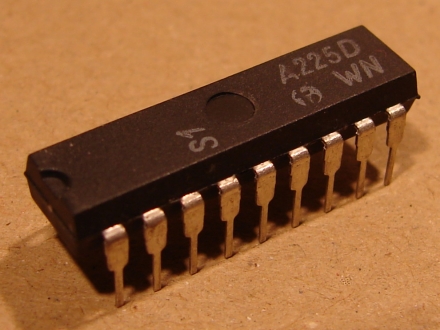 A225D = TDA1047, integrált áramkör