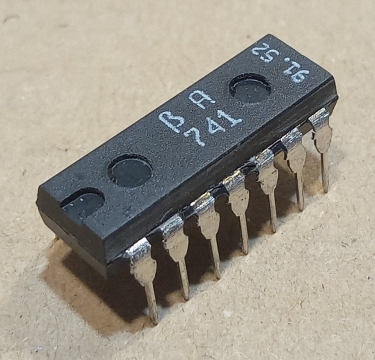 A741 = uA741PC, integrált áramkör