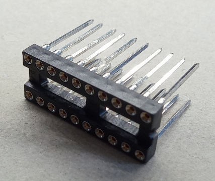 IC foglalat, DIP-20