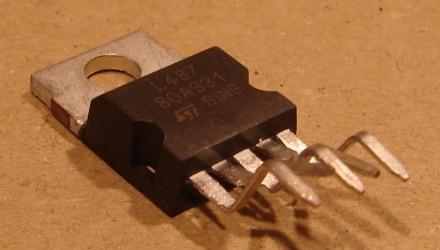 L487, integrált áramkör