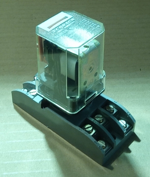 RN306220 relé, 220V, 3x5A + foglalat