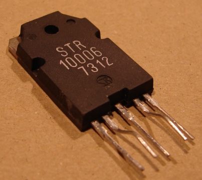 STR10006, integrált áramkör