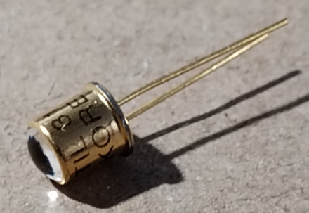 TIL31B, 5mm infra adó