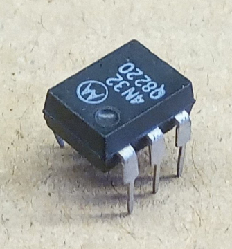4N32, optocsatoló
