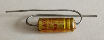100uF, 6V, axiális elektrolit kondenzátor