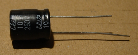 10uF, 250V, elektrolit kondenzátor