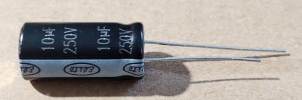 10uF, 250V, elektrolit kondenzátor
