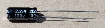 2,2uF, 100V, elektrolit kondenzátor