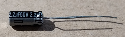 2,2uF, 50V, LL, elektrolit kondenzátor