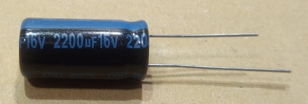 2200uF, 16V, elektrolit kondenzátor