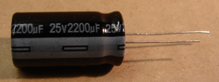 2200uF, 25V, elektrolit kondenzátor