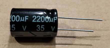 2200uF, 35V, elektrolit kondenzátor