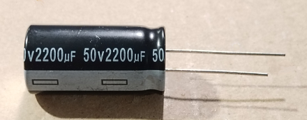 2200uF, 50V, elektrolit kondenzátor