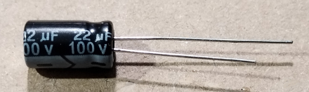 22uF, 100V, elektrolit kondenzátor