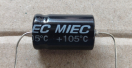 22uF, 350V, axiális, elektrolit kondenzátor