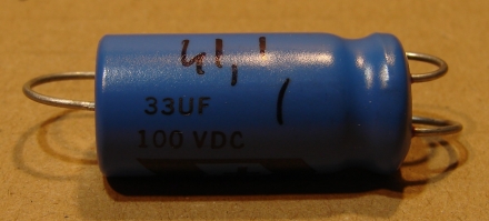 33uF, 100V, axiális, elektrolit kondenzátor