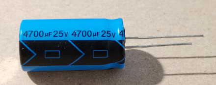 4700uF, 25V, elektrolit kondenzátor