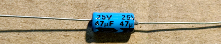 47uF, 25V, axiális elektrolit kondenzátor